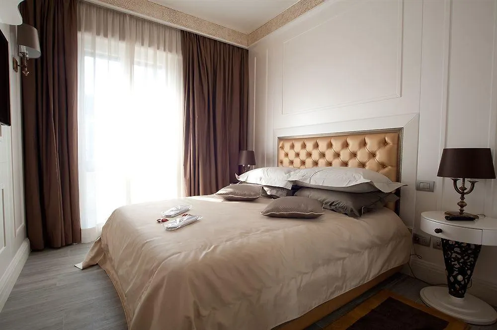 Suite Milano Duomo 2*, Milan