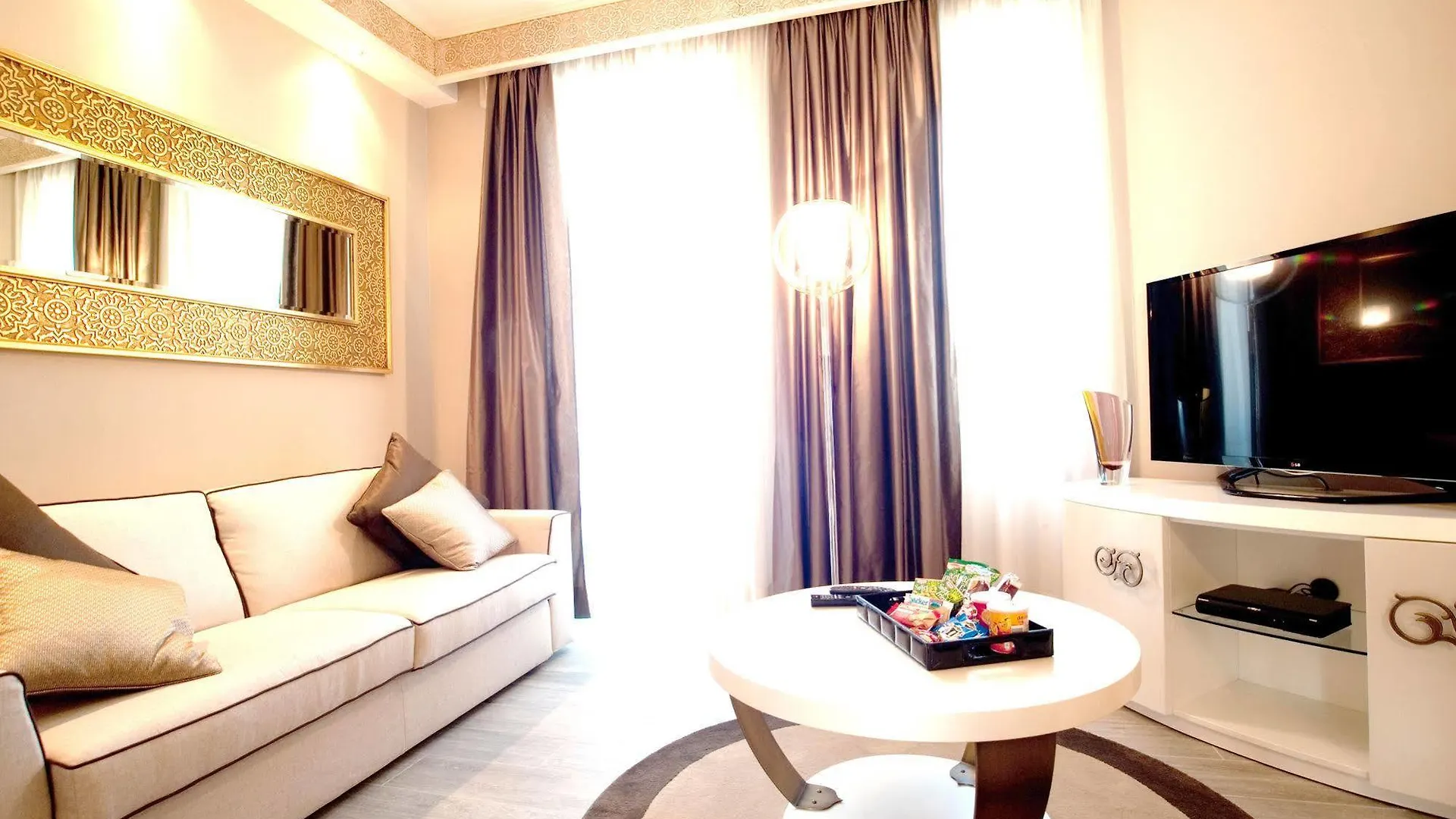 Suite Milano Duomo 2*, Milan