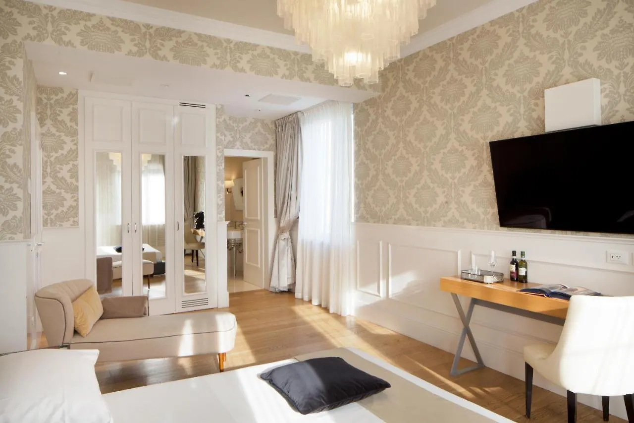 Suite Milano Duomo 2*, Milan Italy