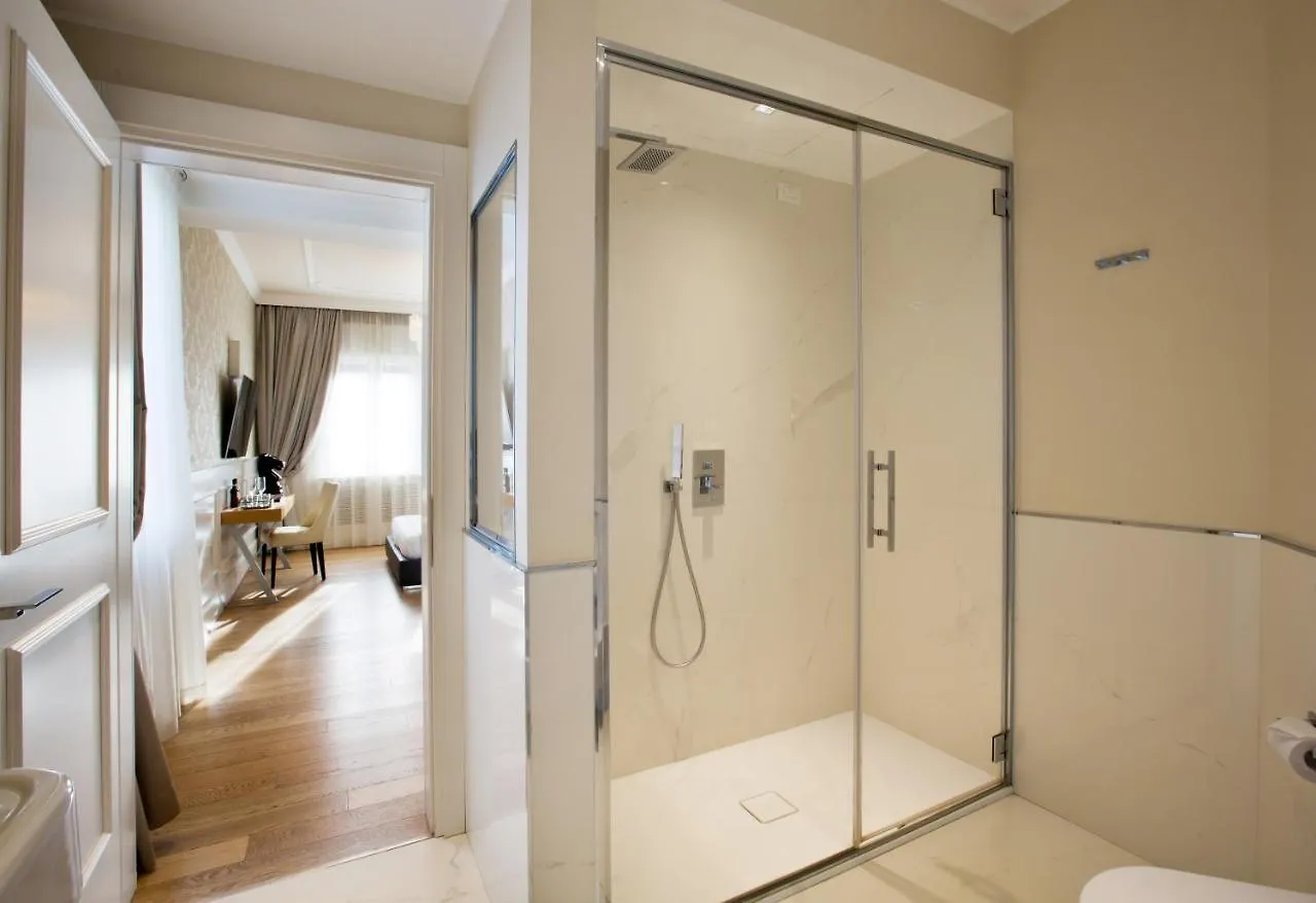 Suite Milano Duomo 2*, Milan Italy