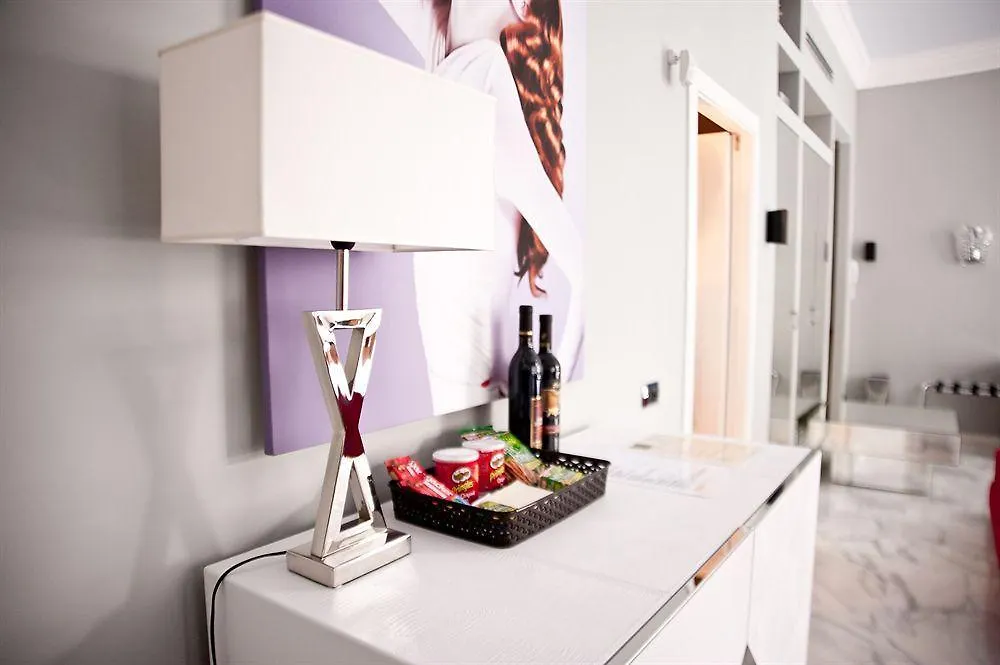 Suite Milano Duomo 2*,  Italia