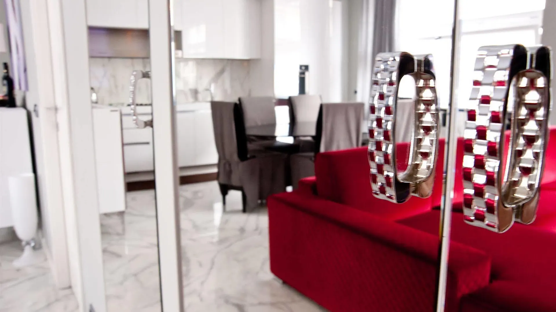 Suite Milano Duomo 2*,