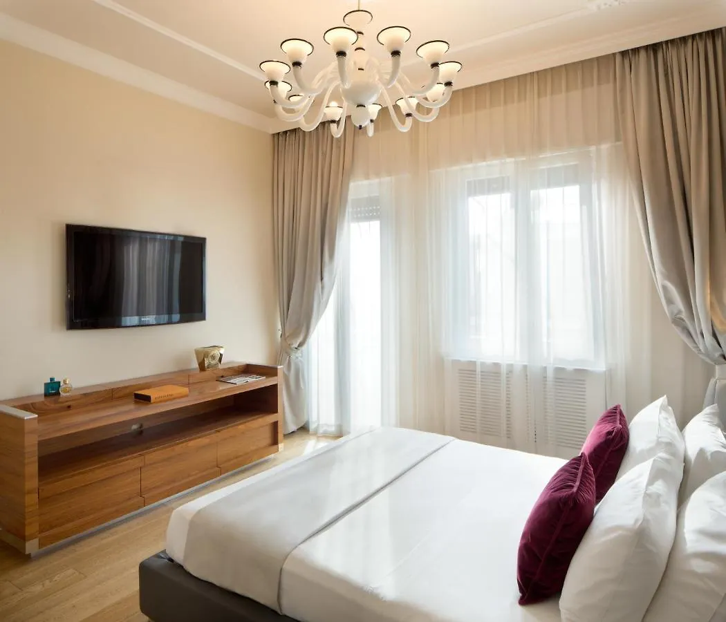 Suite Milano Duomo 2*,  Italia