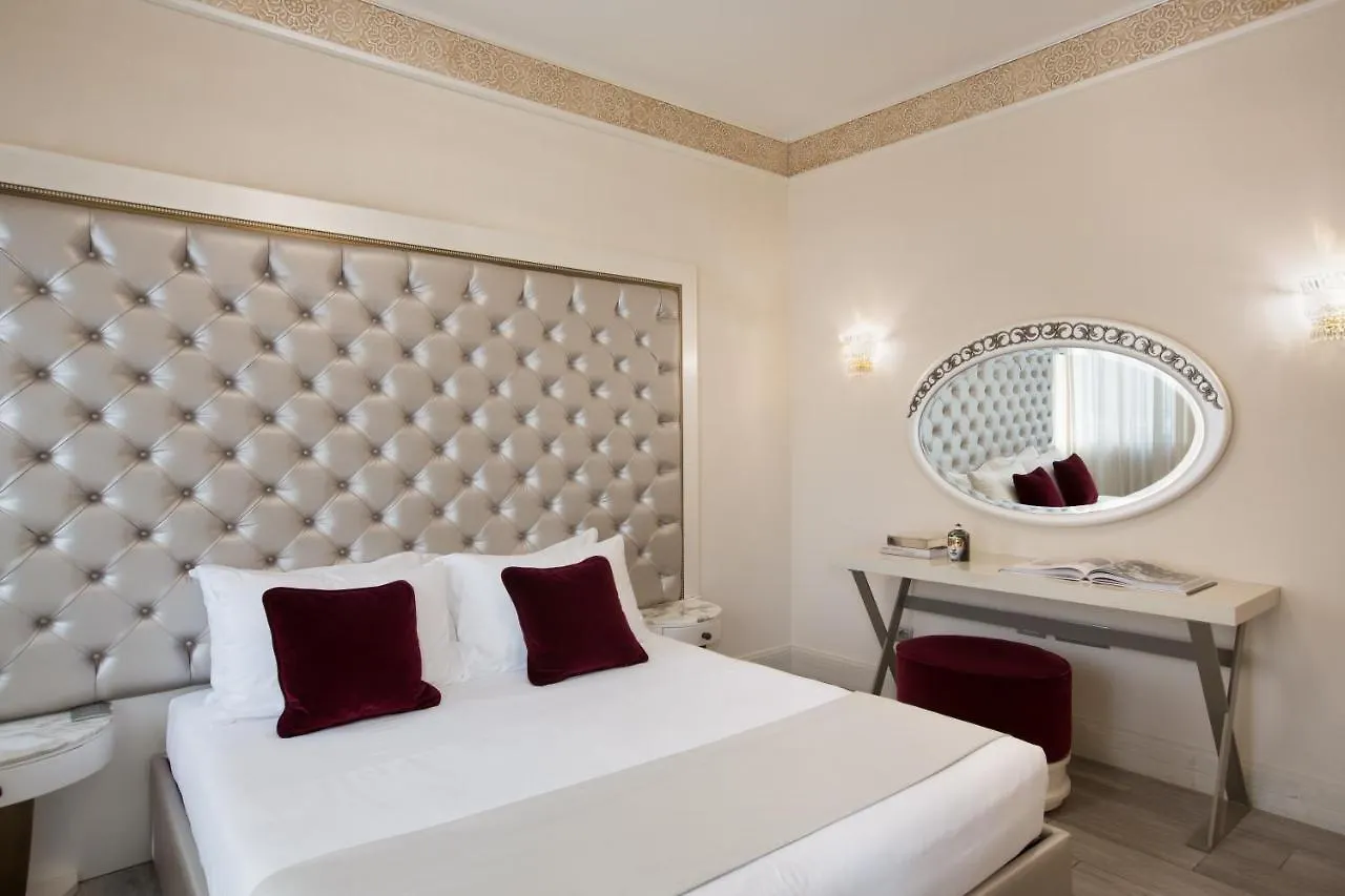 Suite Milano Duomo 2*,  Italia